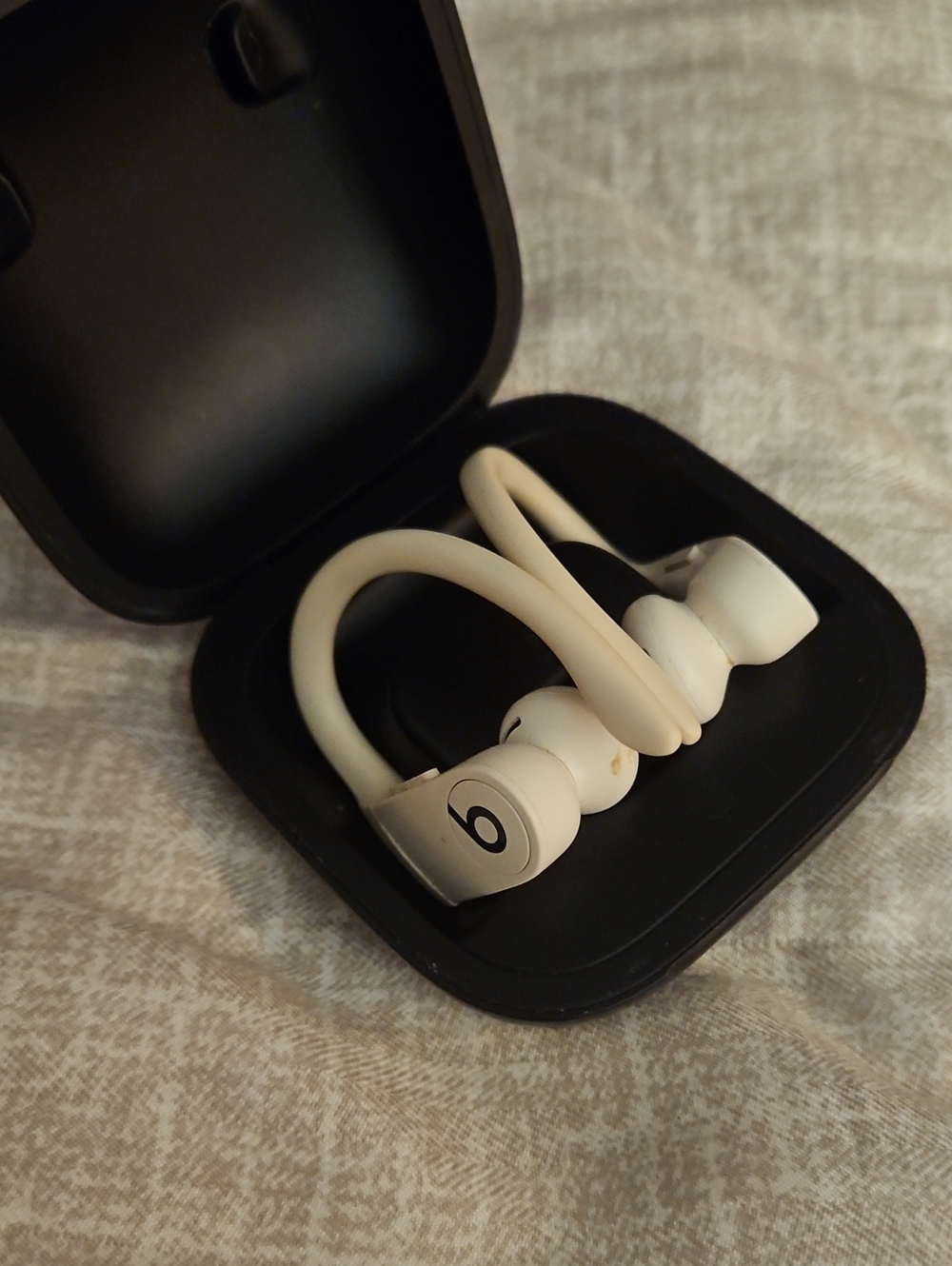 Beats by Dre Powerbeats Wireless Earphones in White with Charging Case